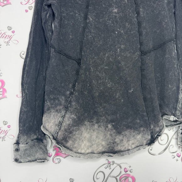 We the free top long sleeve high low back distressed grey black buttons cute - Picture 7 of 14